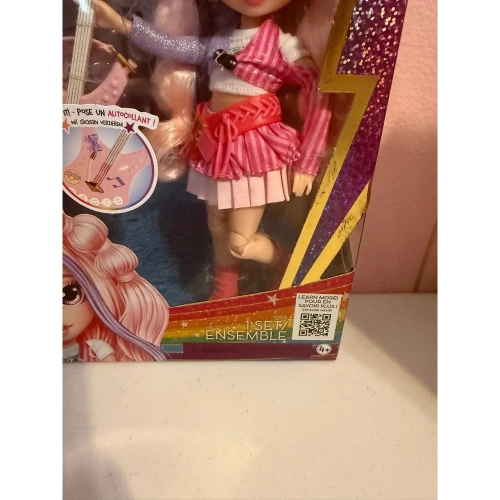Rainbow High Junior High Rock Band Bella Parker The Prismatics Pink Doll New